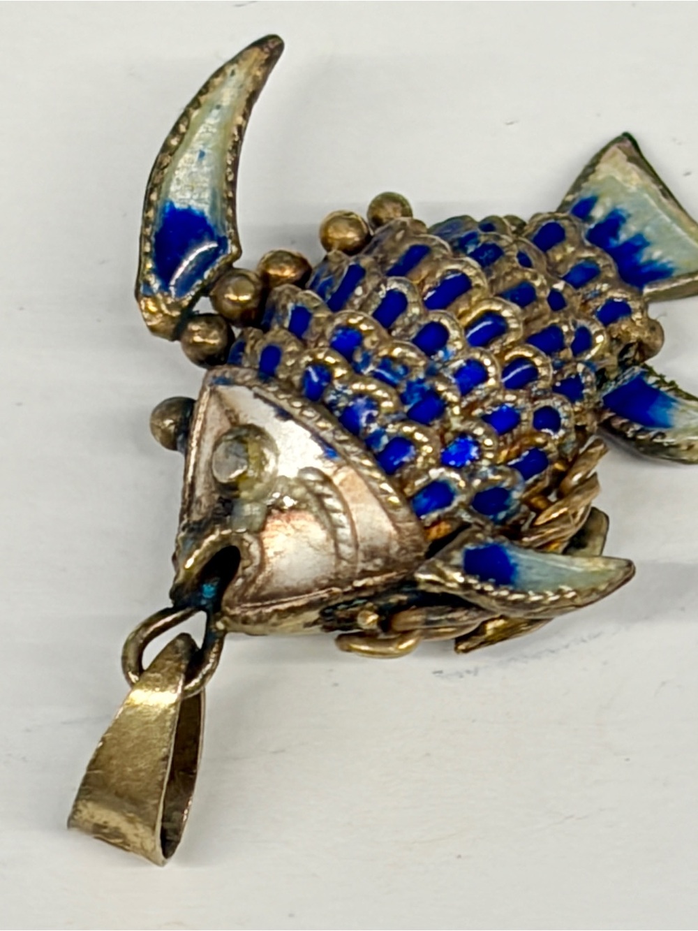 Vintage Chinese Articulated Fish Pendant Gilt Silver - Blue & White Enamel - Picture 6 of 16